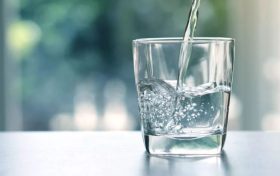 夏季喝水少，身體會(huì)悄悄的發(fā)生變化？縮略圖