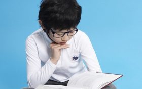 居家學(xué)習(xí)，請(qǐng)把“護(hù)眼”放在第一位縮略圖