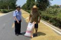 秋收農(nóng)忙，請勿占道打場曬糧！縮略圖