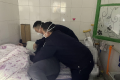 寧強(qiáng)一八旬老人家中不慎摔倒，民警及時(shí)救助縮略圖