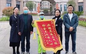 這個環(huán)衛(wèi)工人的暖心舉動，讓外地人決定在漢中買房！縮略圖