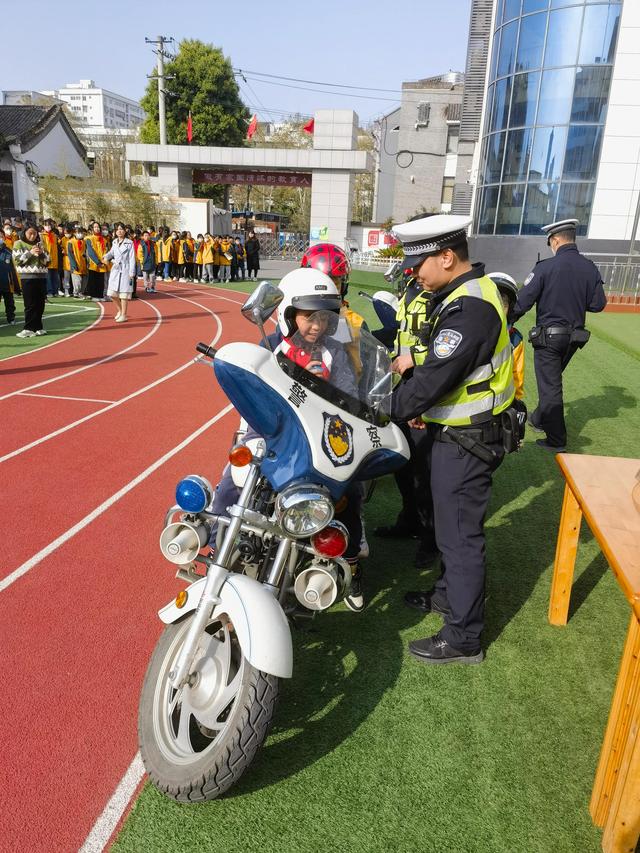 【全國中小學生安全教育日】漢中交警一大隊開講啦！插圖2