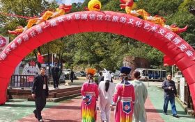 “國(guó)興愛夢(mèng)源杯”第一屆飲水思源話漢江旅游文化藝術(shù)博覽會(huì)暨全國(guó)第21屆旅游門券藝術(shù)收藏巡回展活動(dòng)在漢江源景區(qū)成功啟動(dòng)縮略圖