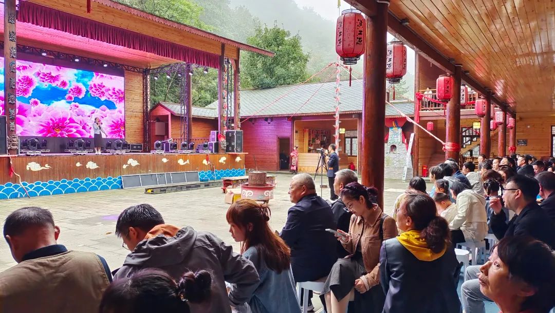 國(guó)興愛夢(mèng)源杯第一屆飲水思源話漢江旅游文化藝術(shù)博覽會(huì)暨全國(guó)第21屆旅游門券藝術(shù)收藏巡回展活動(dòng)在漢江源景區(qū)成功啟動(dòng) 國(guó)興愛夢(mèng)源杯第一屆飲水思源話漢江旅游文化藝術(shù)博覽會(huì)暨全國(guó)第21屆旅游門券藝術(shù)收藏巡回展活動(dòng)在漢江源景區(qū)成功啟動(dòng)