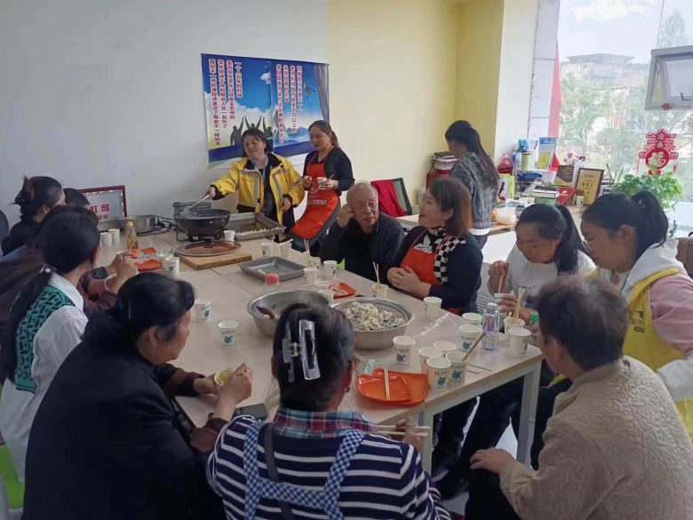 太平人壽保險有限公司寧強(qiáng)支公司尊老愛老過重陽插圖