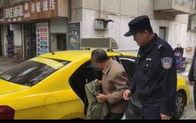 給力！老人錢包遺落出租車 民警快速幫找回縮略圖