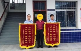 民警快速找回遺失錢包，群眾贈送錦旗致謝！縮略圖