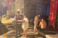 沉醉不知?dú)w路？民警護(hù)送醉酒男子回家縮略圖