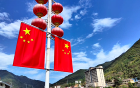 紅旗飄揚(yáng)！佛坪街頭國慶“氛圍感”拉滿縮略圖